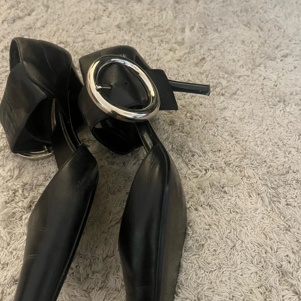 Nine West Women’s Black Strappy Kitten Heels with Silver Buckles Sz 8.5 - Picture 4 of 5